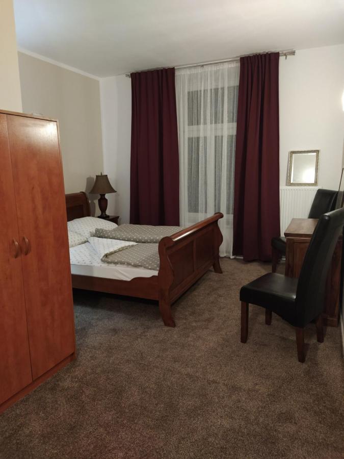 Hotel Koruna Penzion Teplice nad Metují Eksteriør bilde