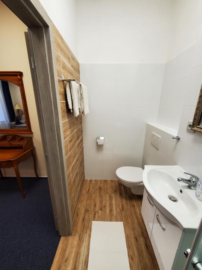 Hotel Koruna Penzion Teplice nad Metují Eksteriør bilde